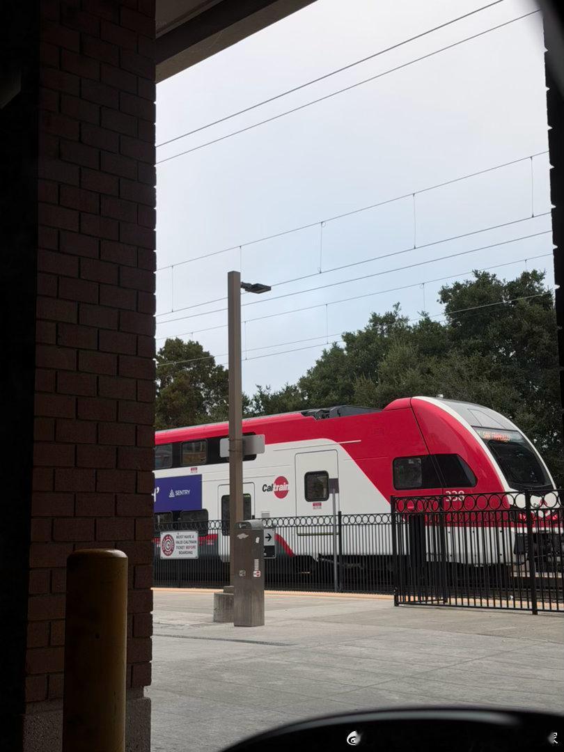 亲妈周末六点多上线[流鼻血]高中周末一大早要训练也是伤不起 ​​​
