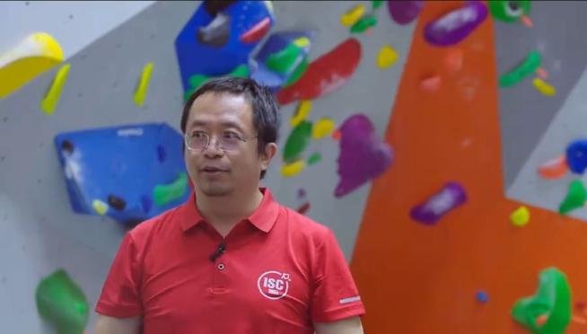一条腿着地的那一秒，身价百亿也救不了你。360的周鸿祎，前阵子玩攀岩时从三米多高