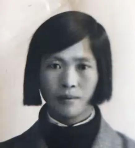 1980年贺子珍回上海治病，提出一要求被上海市委拒绝
飞机在上海落地后，等候她的