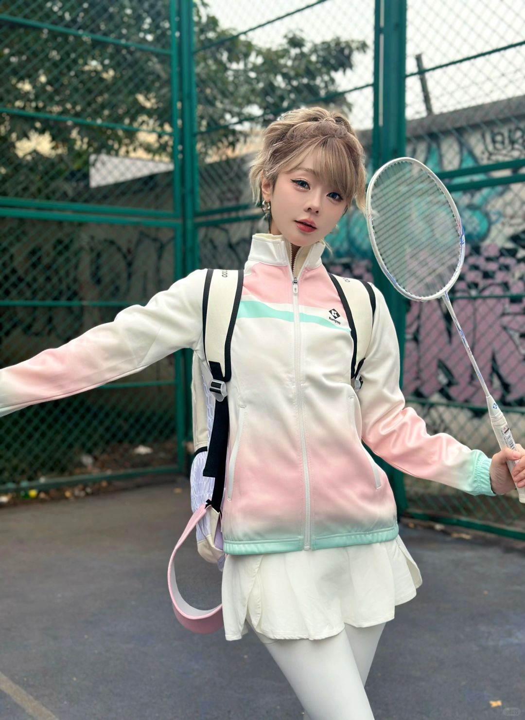 当你长得不帅 却有个漂亮的女搭子时🏸️