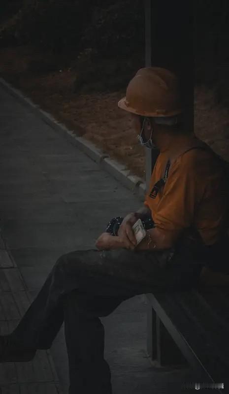 早上起床总感觉时间不够，这简直是打工人的真实写照。就拿我来说，定了好几个闹钟，可