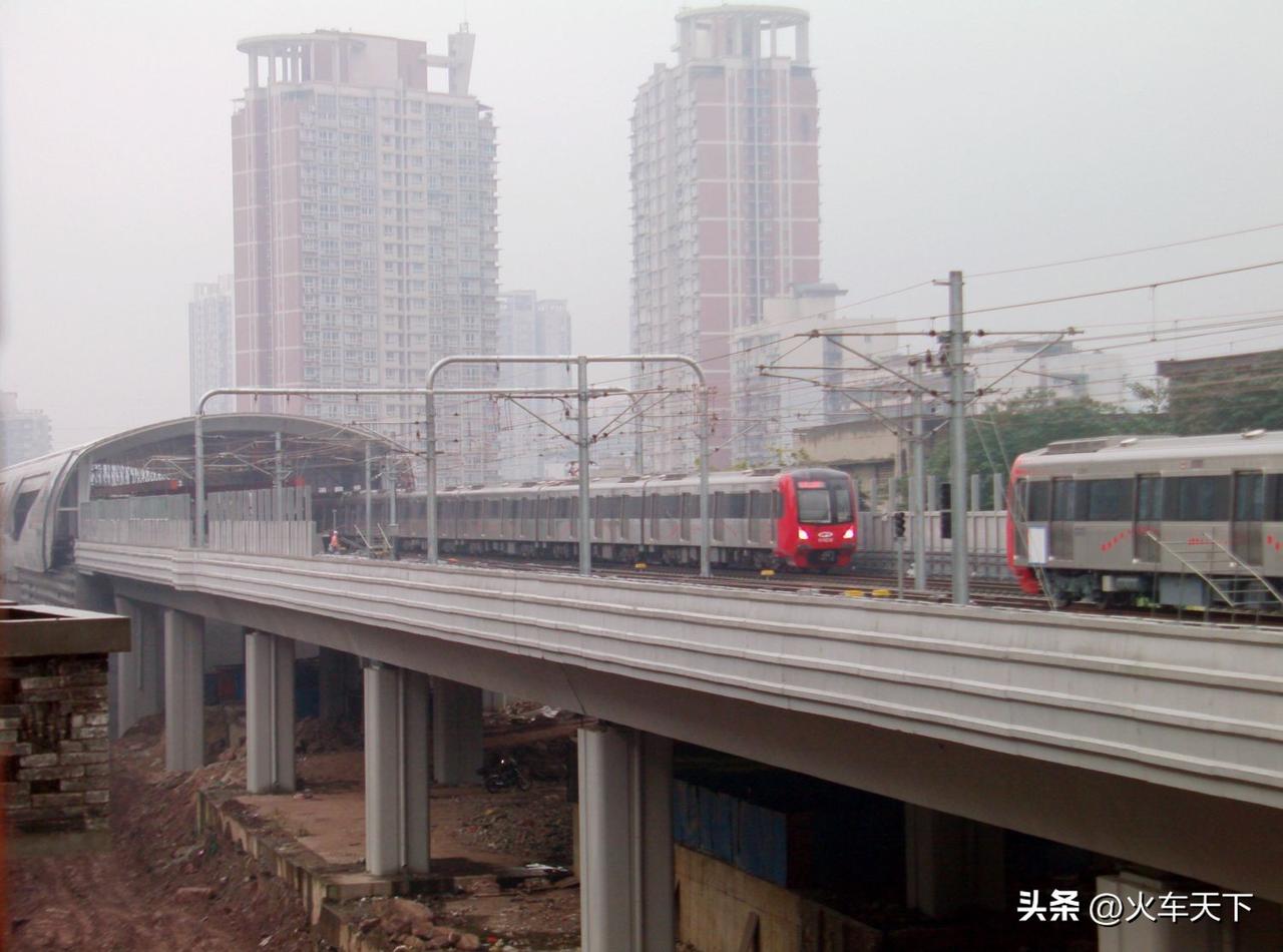 2012年11月初，重庆轨道交通1号线沙坪坝到大学城段开始调试，列车试跑这段线路