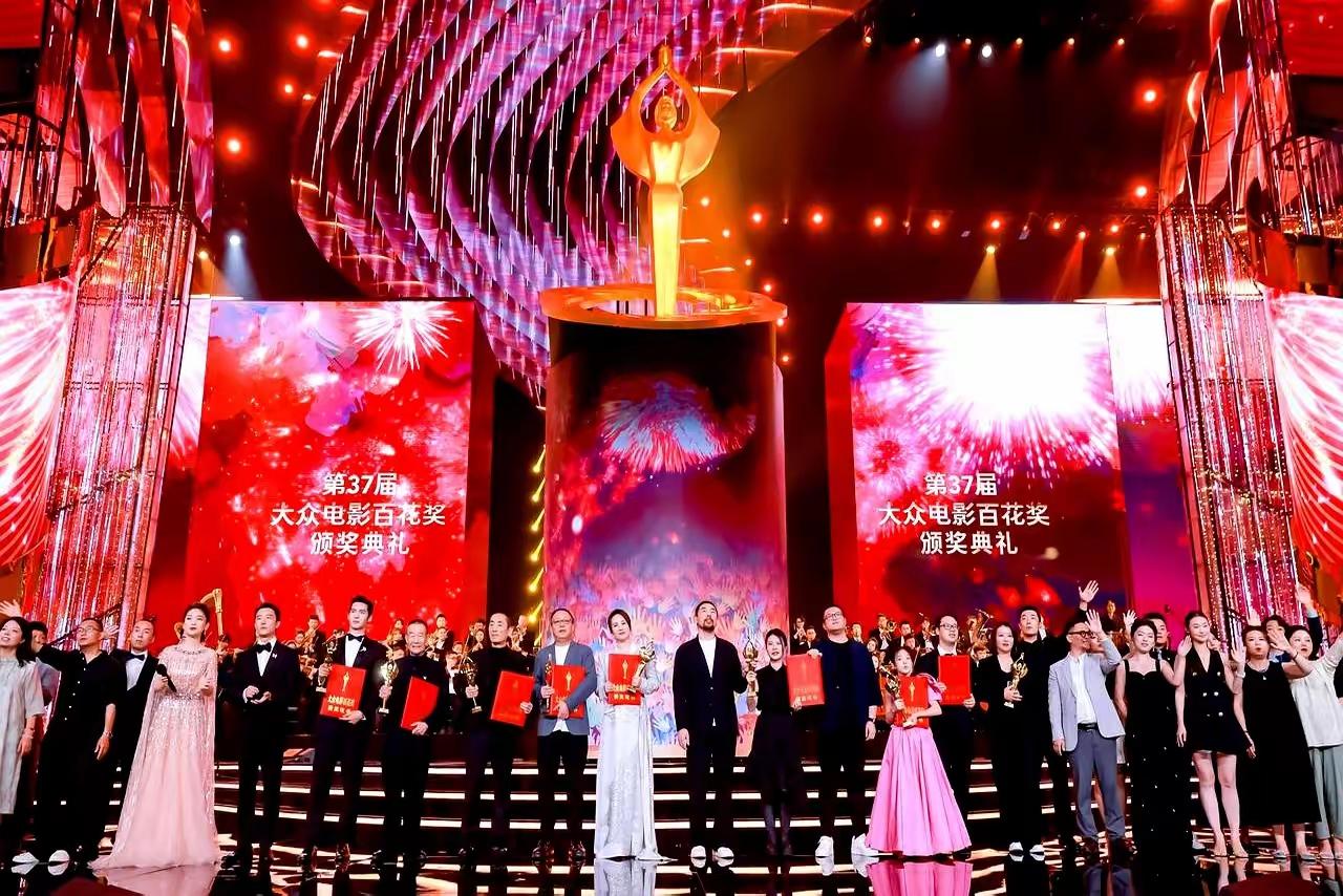 剧组现在拍戏，基本不再找真人群演了，既不是缩减人手也不是压低薪资，而是直接用上A