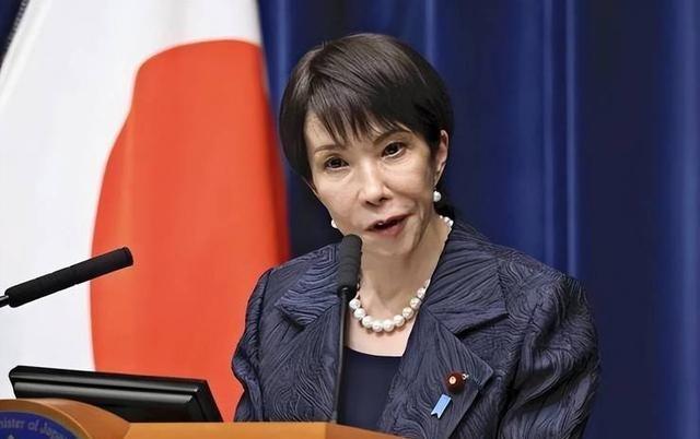 一个国家的储备石油只够烧0.4天，高端制造命脉几乎被彻底斩断，本币更是跌入无底洞