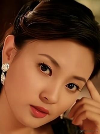 央视四位女主持各有风华：董卿腹有诗书气韵温雅，李思思灵动端庄自带古典韵致，马凡舒