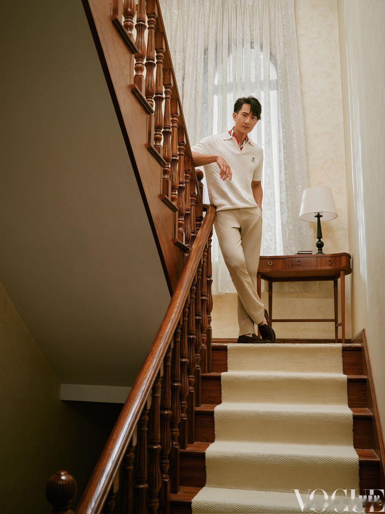 吴尊新杂志大片绝了，眼神杀谁顶得住，每一帧都直戳我的心巴，魅力值拉满！ 