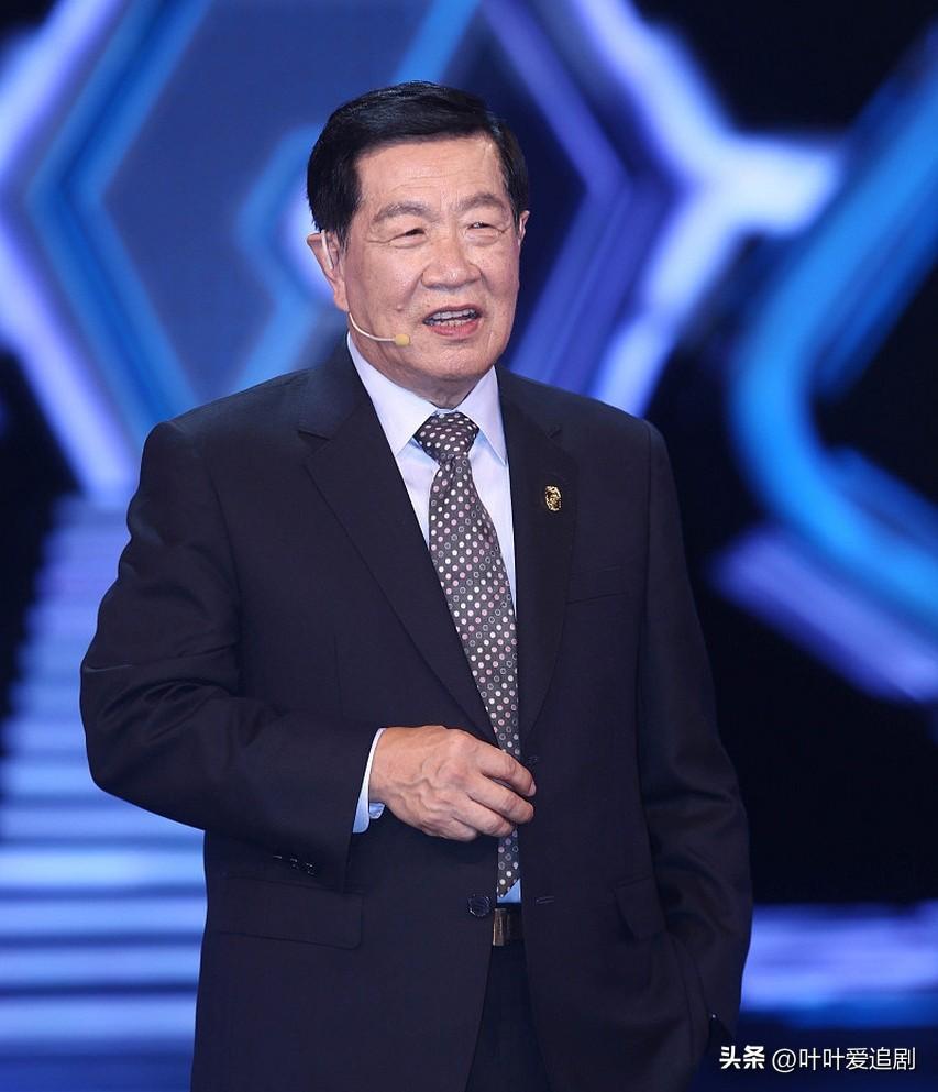 鉴识泰斗李昌珏走了
他不是死于意外，
也不是死于贫穷，
而是因为我们谁也难以躲过