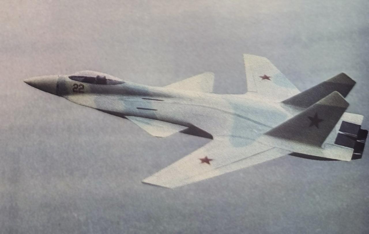 最近网上流出了苏霍伊S-22项目全尺寸模型的新照片

S-22是1980年代苏霍
