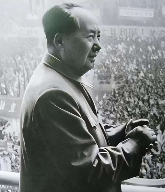 1972年，日本访华，却只带来500亿美元战争赔偿款，谁知，毛主席大手一挥，直接