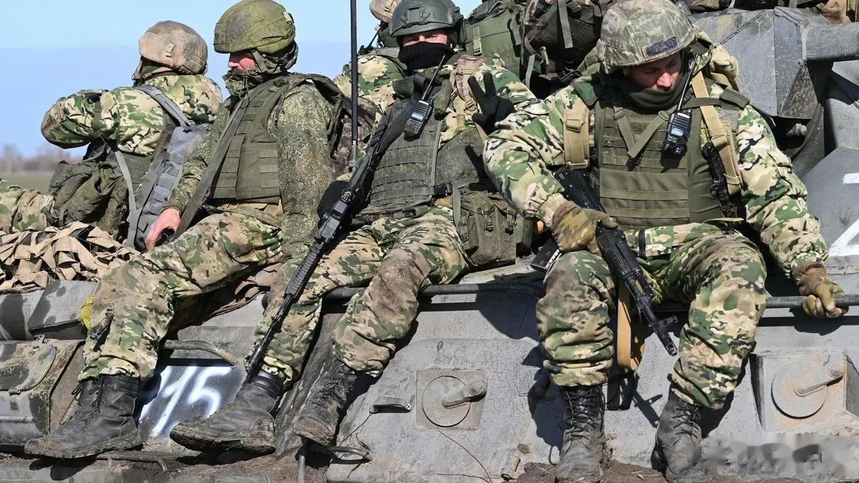 顿涅茨克领导人顾问：俄军按阿尔乔莫夫斯克模式从三个方向进攻阿夫杰耶夫卡

来源: