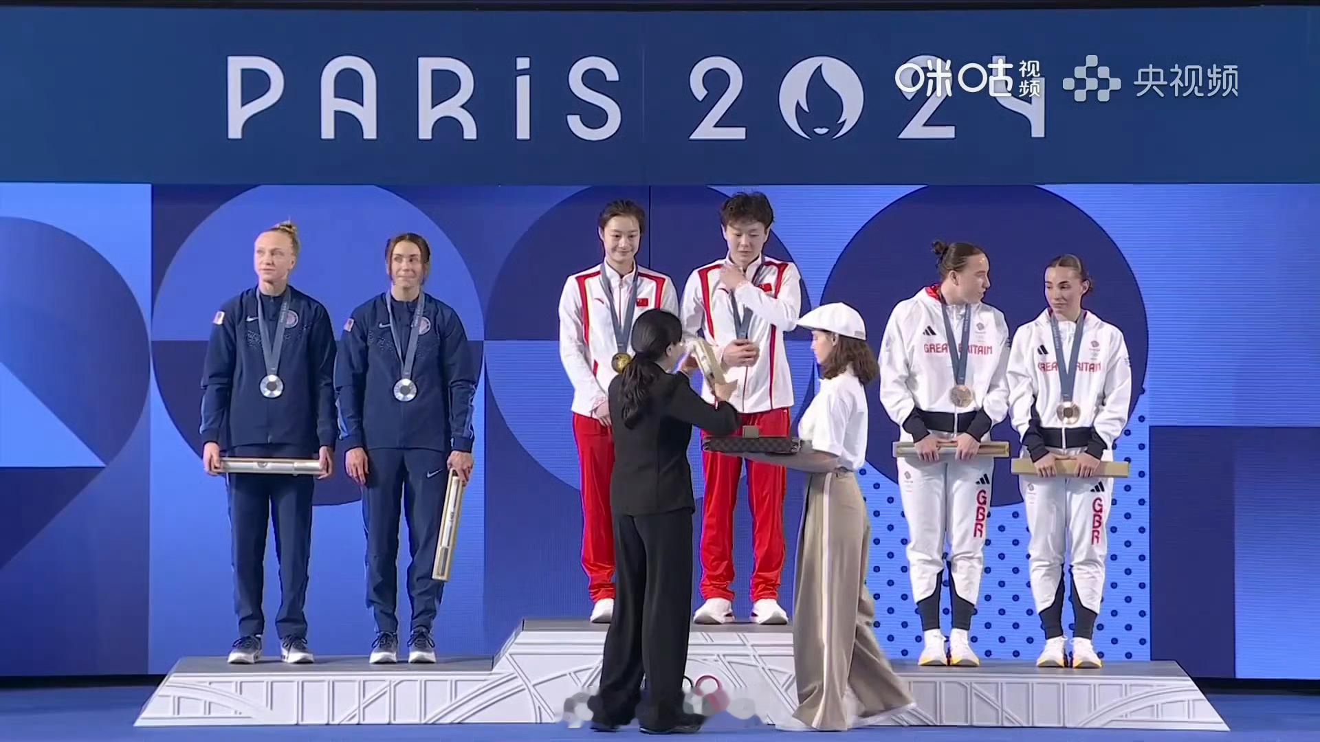 #中国队跳水女双3米板金牌# 跳水梦之队不是白叫的，希望中国跳水队包揽全部跳水项