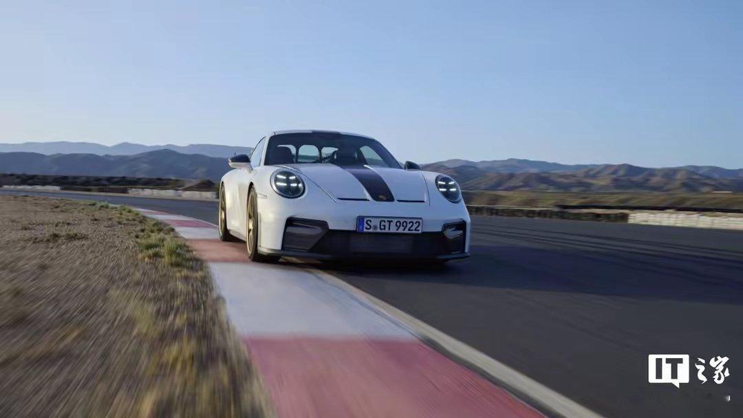 保时捷 911 GT3 是保时捷旗下的一款高性能跑车。2024 年 10 月 1