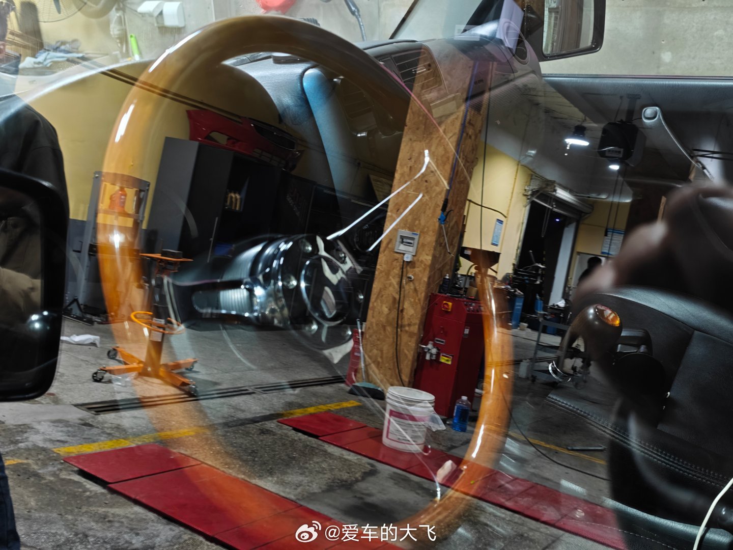 今天把新吉姆尼卖给了个57岁钓鱼老登然后三代也收拾好了新的mt胎，arb气泵，后