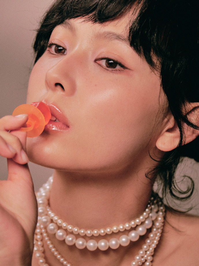 赵佳丽一整个美到挪不开眼赵佳丽live图状态  红毯、游园镜头无缝切换，赵佳丽全