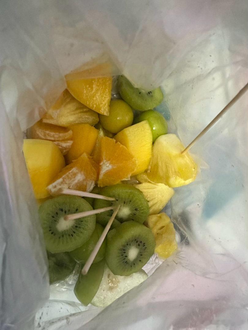 晚餐就吃这个了，听说🥝🥝这个吃了皮肤好，试试 