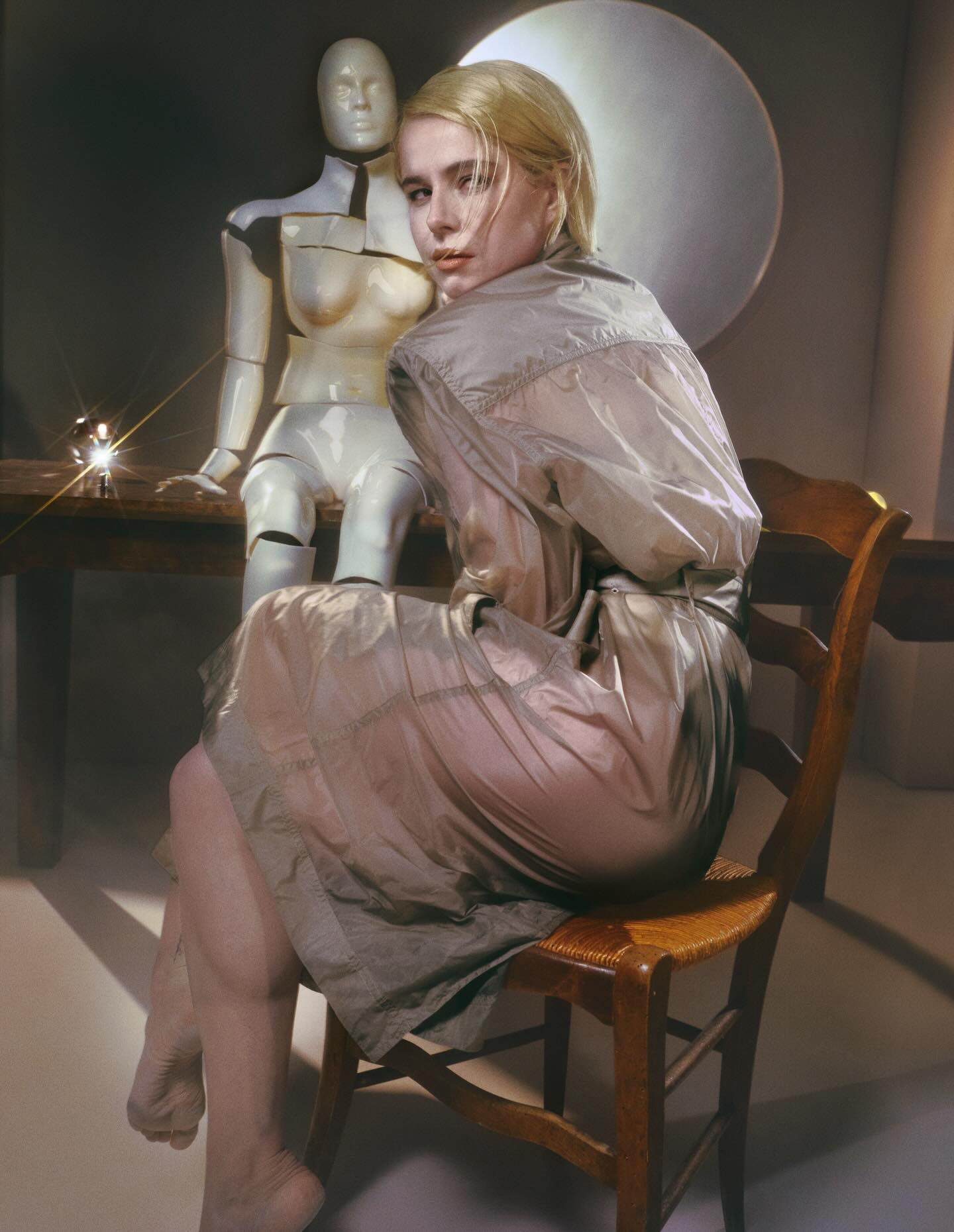 银幕闲话杰西·巴克利为《POP Magazine》SS26拍摄新片，由摄影师El