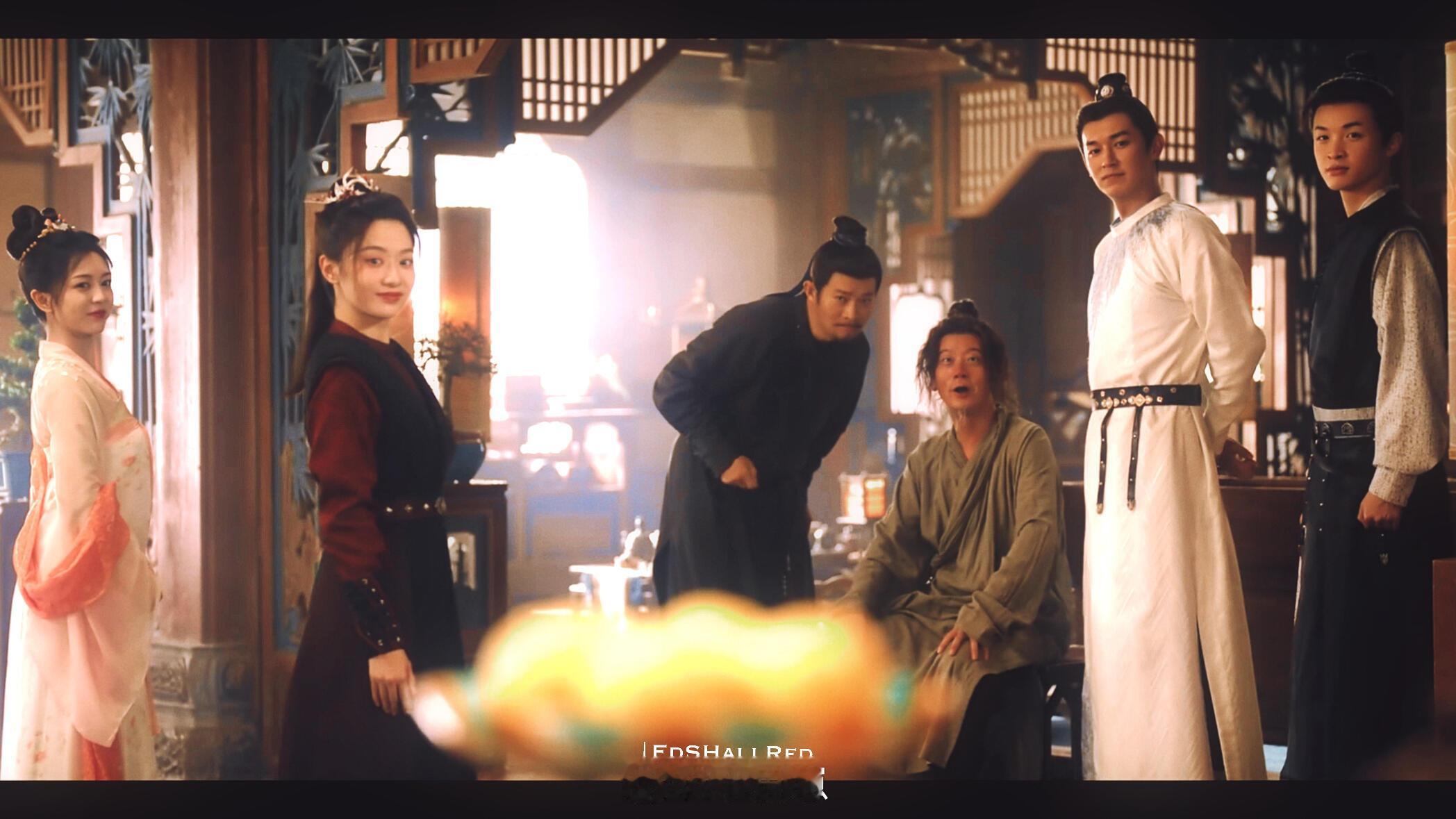 唐朝诡事录好喜欢这个镜头他们站在故事中，望向镜头外的我们唐朝诡事录之长安‖ 