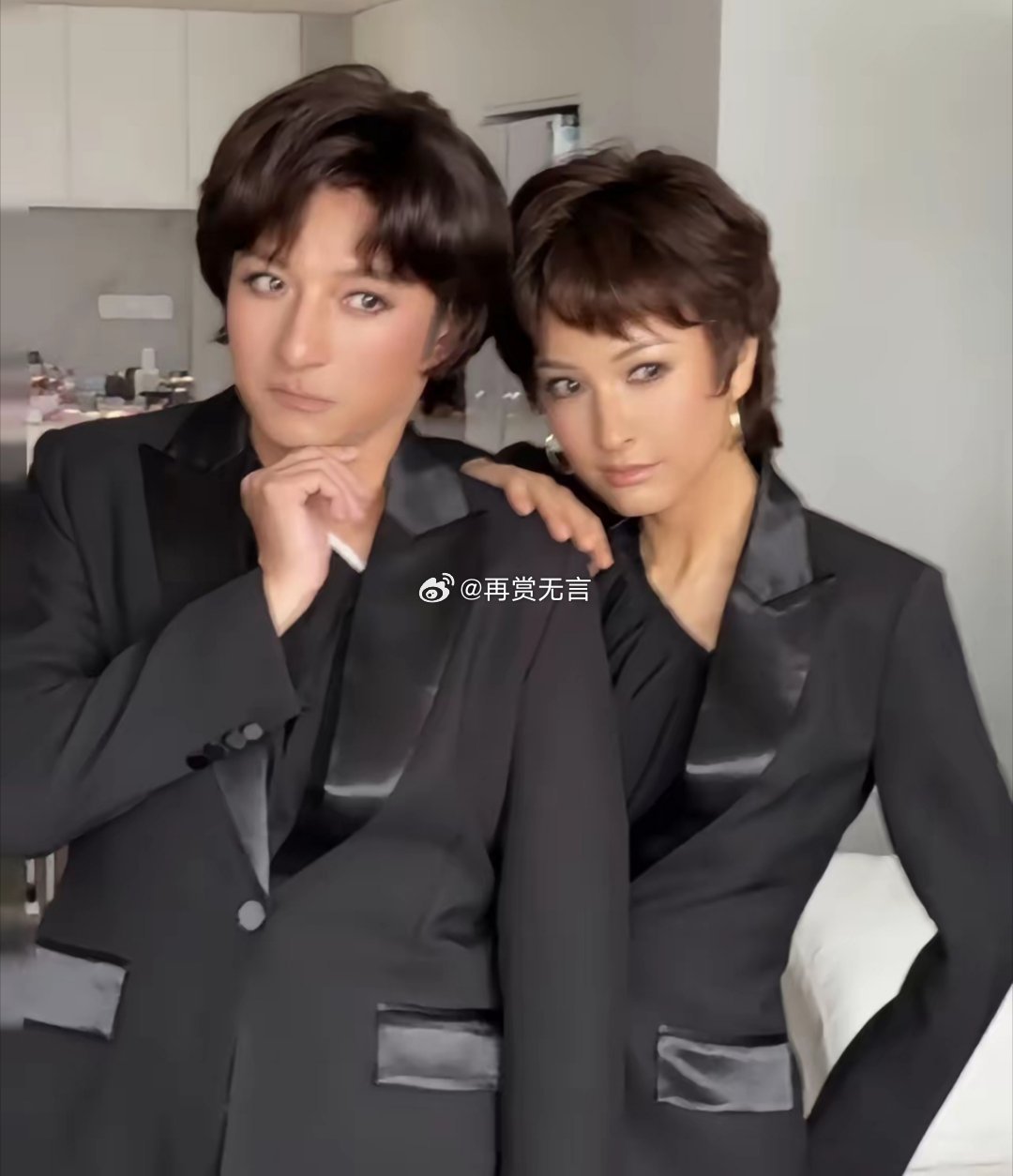 她两怎么不去做一个亲子鉴定？娱乐圈最像的两位了 