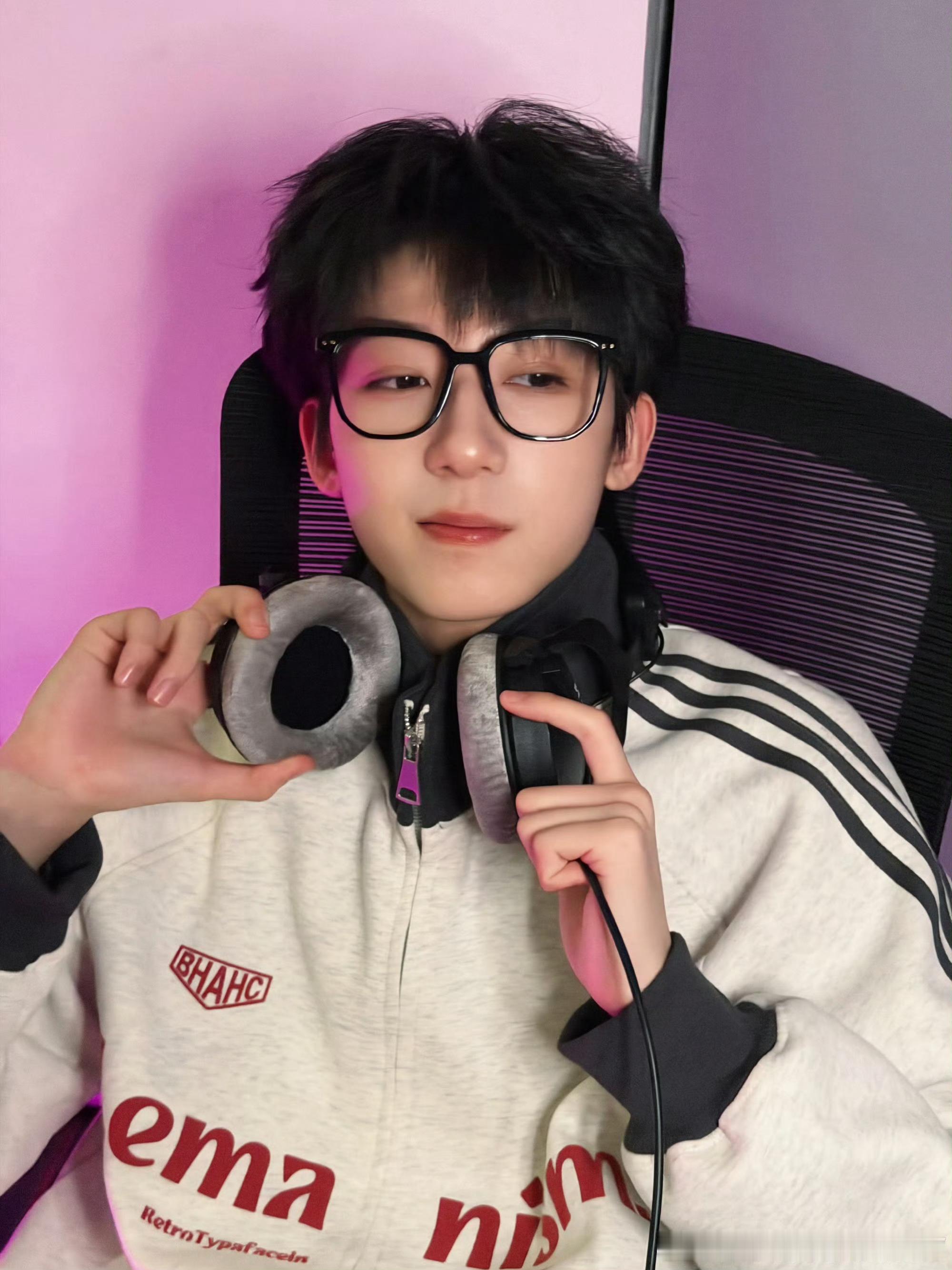 杨博文YBW[超话]💗杨博文 四代唯一c位队长 💗杨博文 四代第一编舞师 【