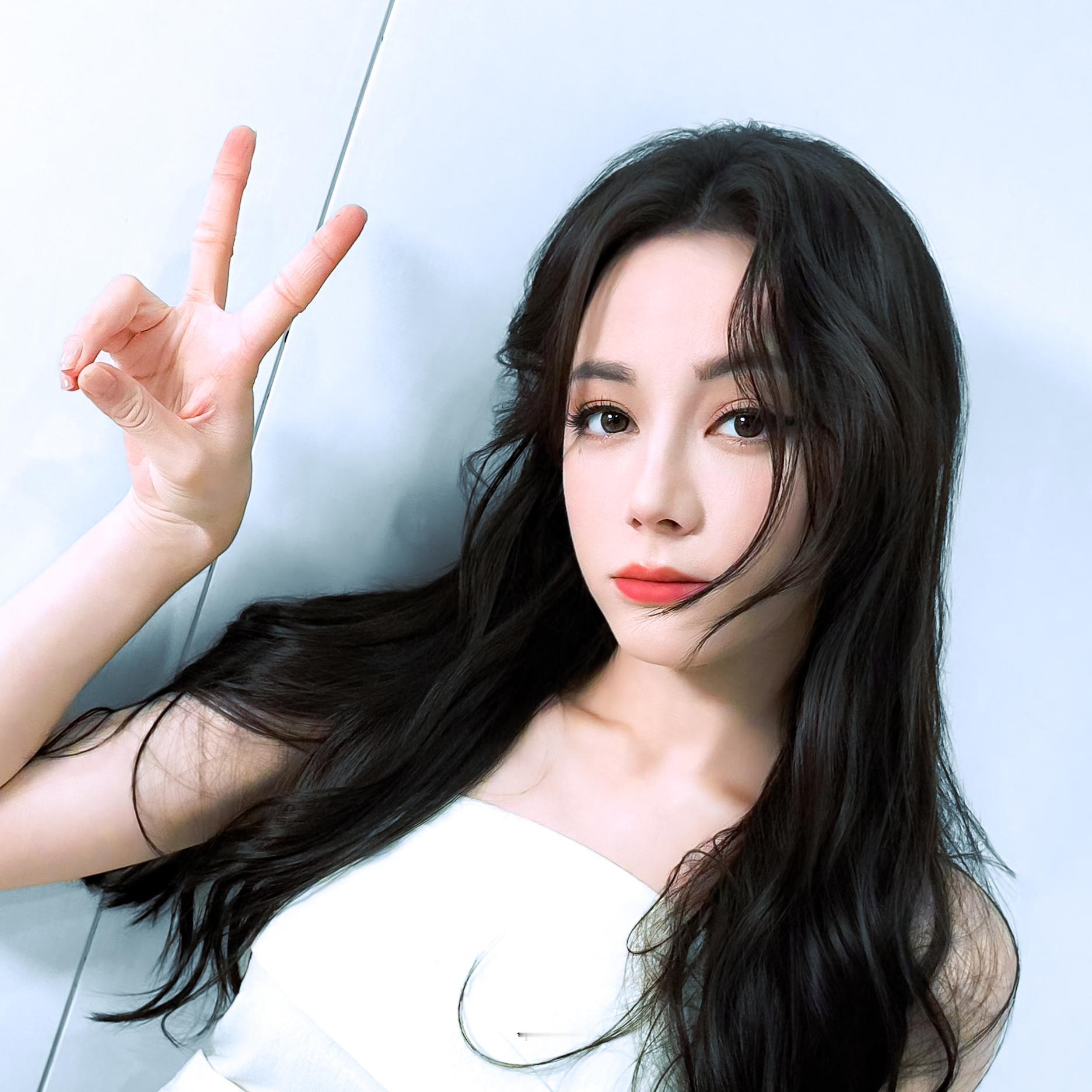 欢迎登陆badada视角 ​​​📸🖤迪丽热巴迪奥全球彩妆及香氛代言人 ​​​