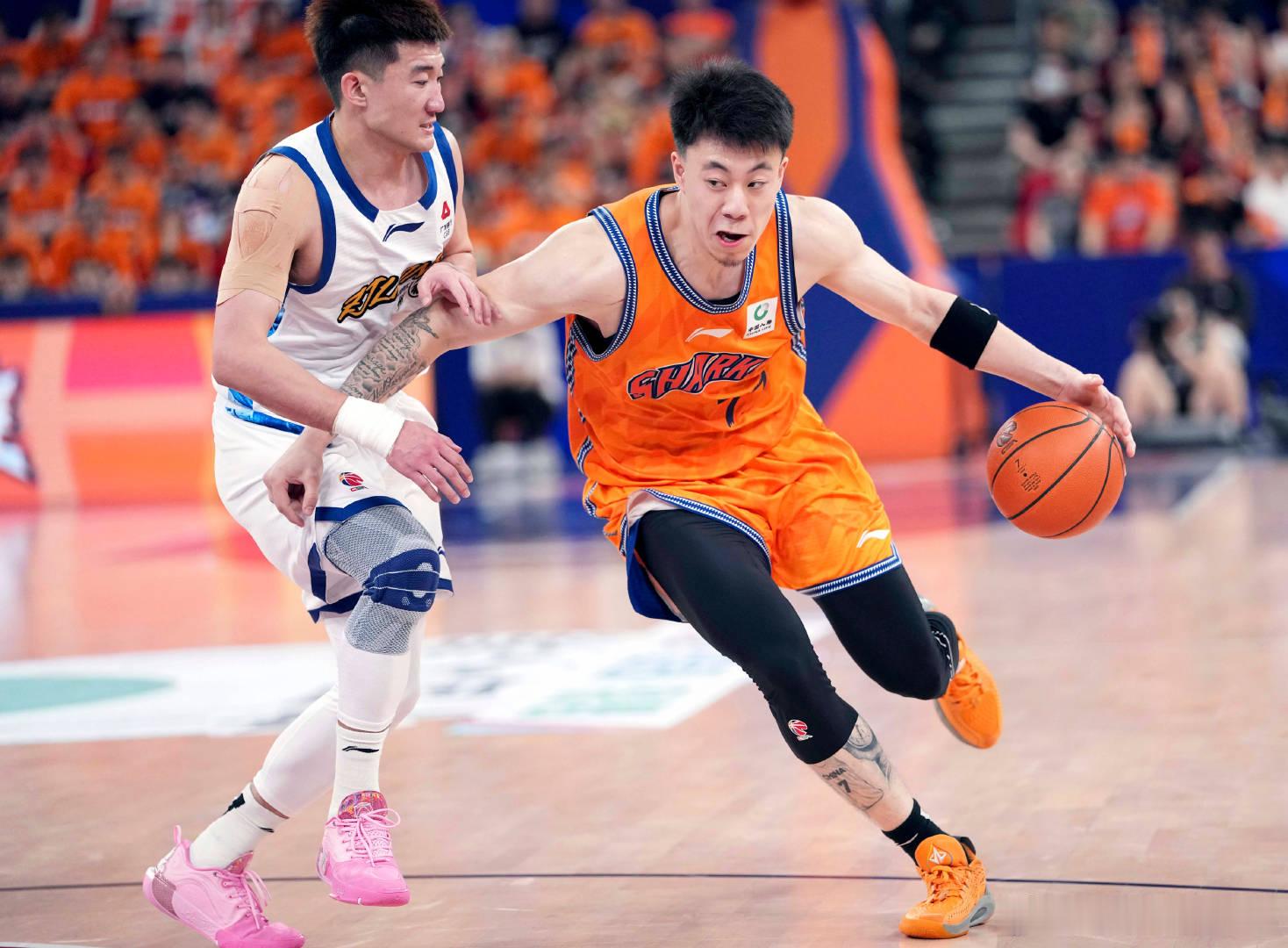 曝上海男篮去年引进张镇麟 转会费投入超5000万------北京时间6月6日，C