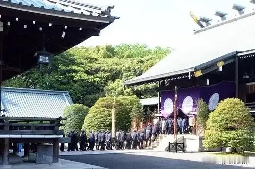 年年反对年年如此。每年8月15日，当我们在纪念抗日战争胜利、缅怀无数先烈之时，日