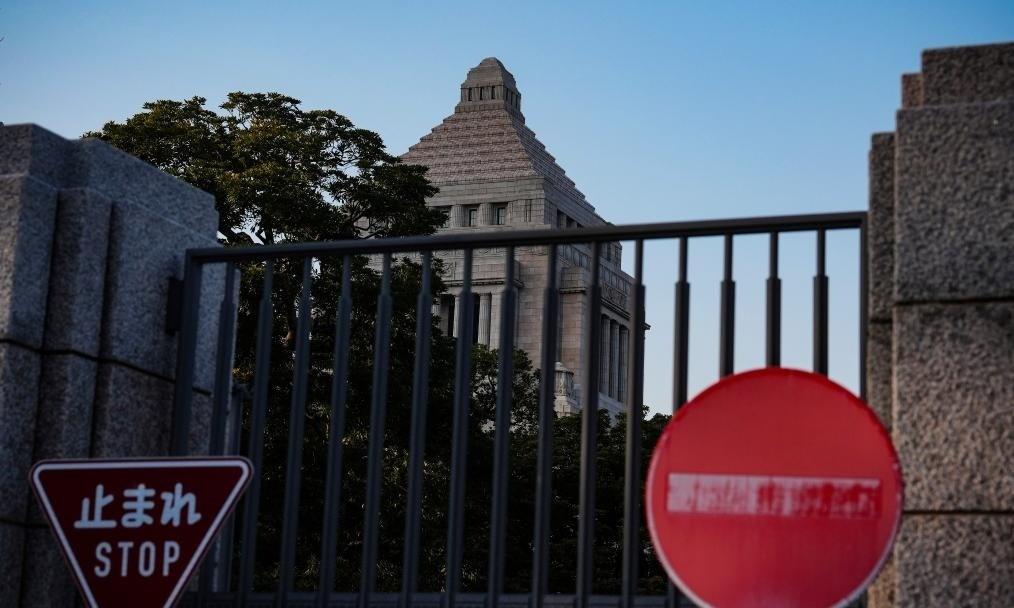 3 月 19 日白宫那场戏，高市早苗演砸了。她背着 5500 亿的投资大单和 7