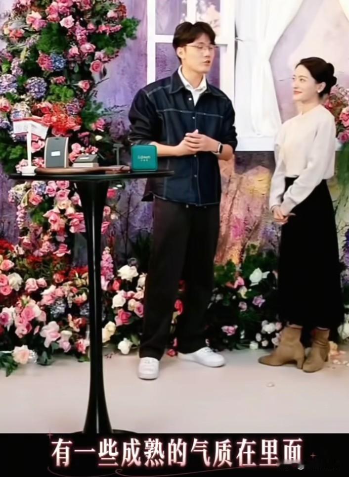 鹏鹏在女孩儿面前是不太会说话，评论区有人喊“安姨”，鹏鹏说：哎呀，怎么有人喊你“