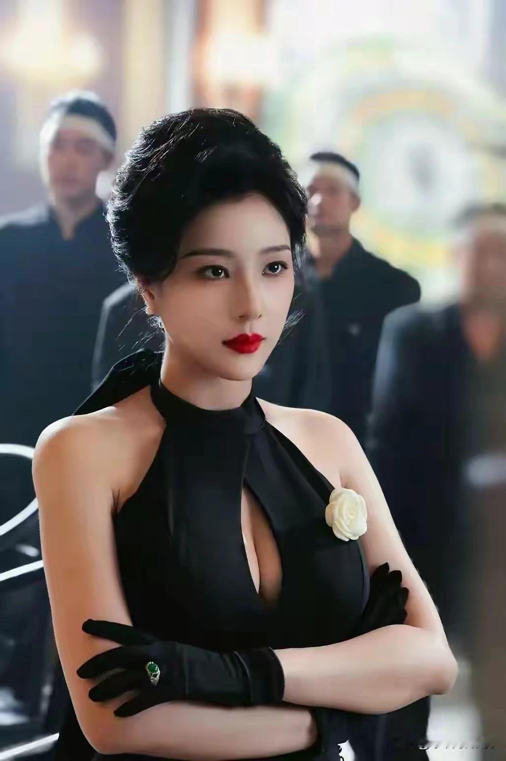 漳滢作为黑龙会掌舵人大嫂的身份，发音却是一声奶声奶气的腔调，把一个帮派大嫂该有的