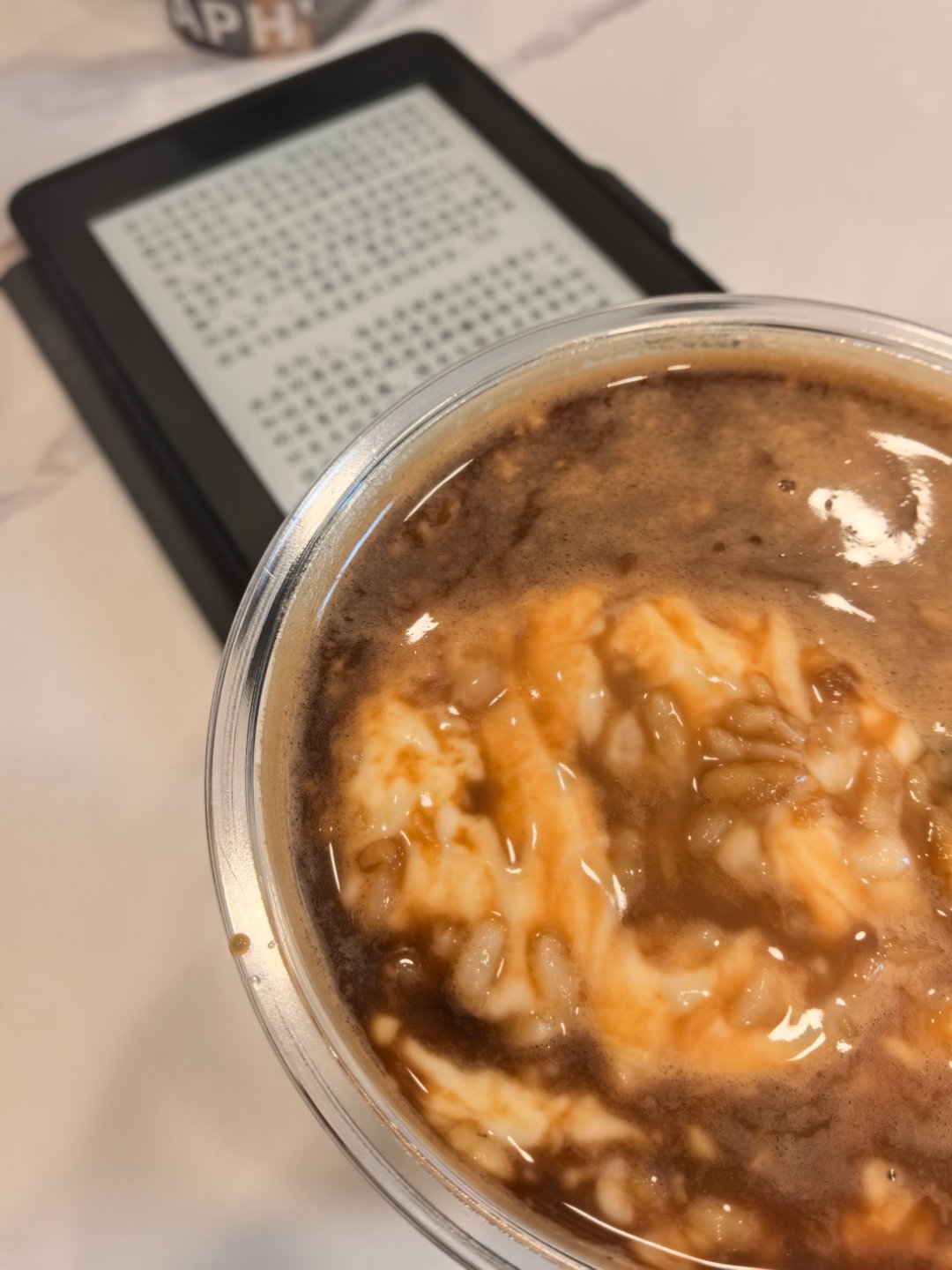 终于在今天路过的第三家咖啡馆喝上了，其实也挺权威的，这杯咖啡液、酒酿和酸奶的协调