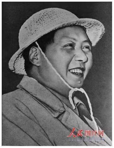 因为“全心全意为人民服务”作为党的根本宗旨，本身就蕴含了不谋私利的要求，明确了为