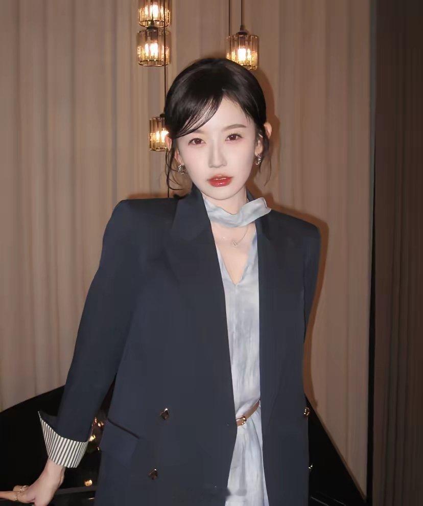 韩雨彤澄清了她根本没和曾辉结婚原因不是别的，而是现在短剧行业太难干了。根本不稳定
