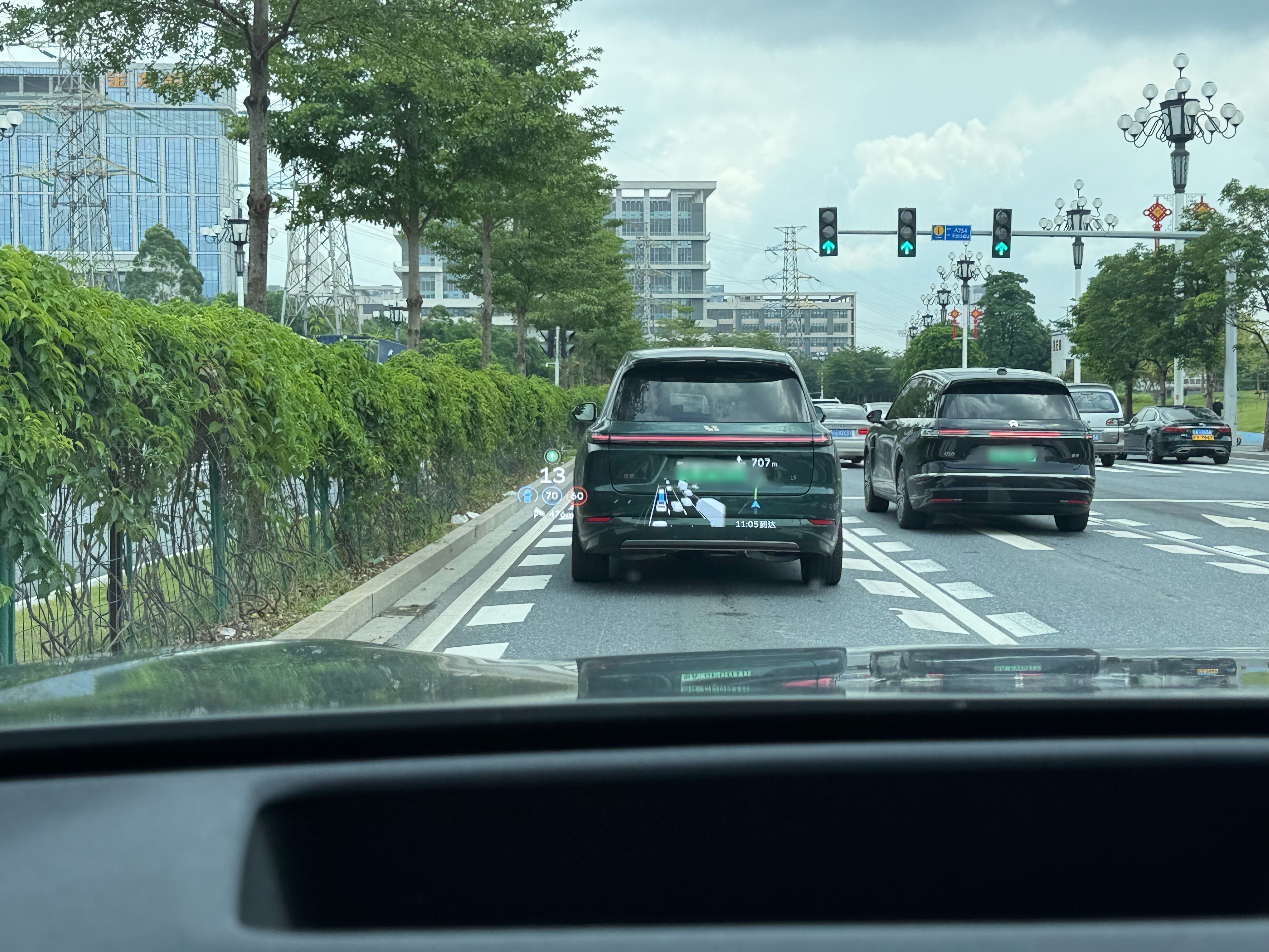 折叠车加了宝宝椅，也是懒得折叠了，两辆自行车叠罗汉塞车里，大五座 SUV 装载能