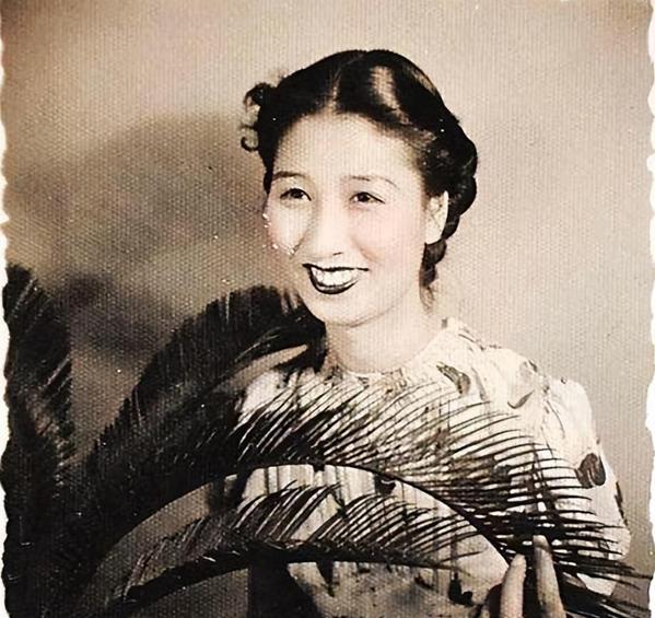1943年，李士群被日军毒杀后，其妻子叶吉卿大闹日本司令部要讨个说法。这时一名日