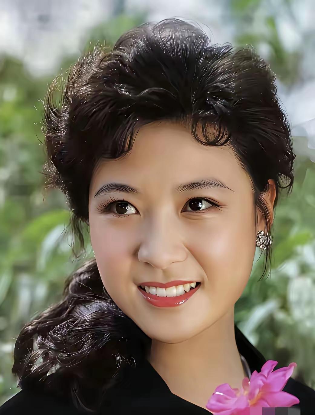 八十年代影坛绝色群像[震惊]
 
重温80年代荧幕上的一众女神！
王馥荔、肖雄、