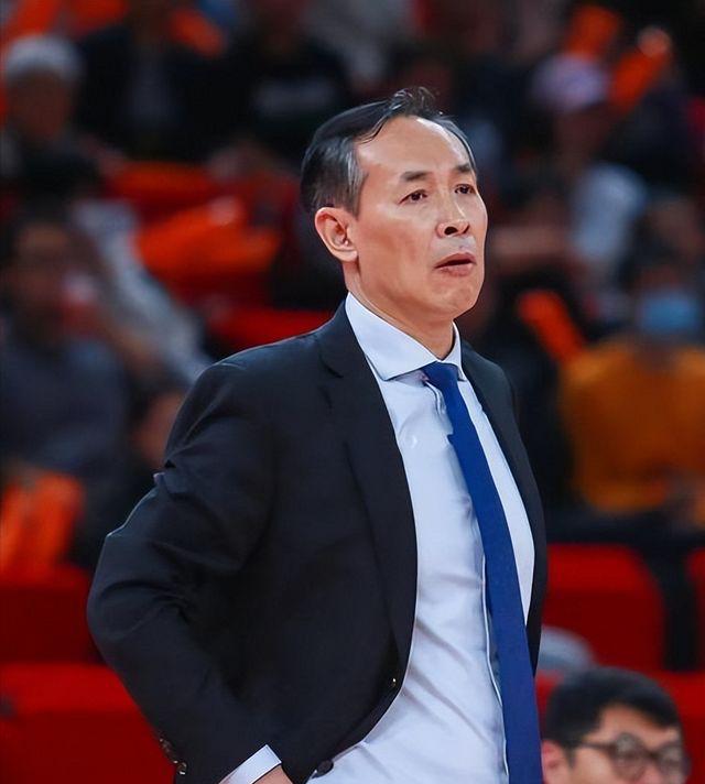 许利民主教练说，新外援已有意向，但还是要找最好的，曾凡博要比赵睿先复出。

4月