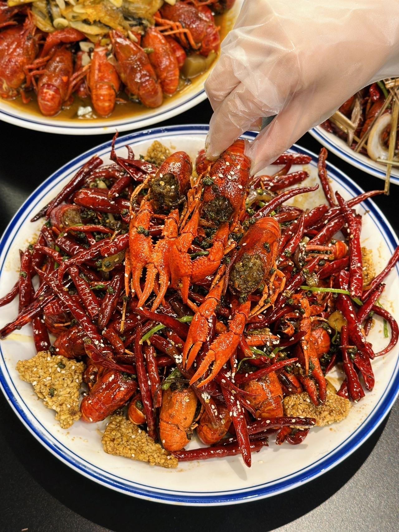 香茅草口味虾，长沙这里就可以吃它！
长沙傻伙计大排档
美味推荐：
1、香茅草口味