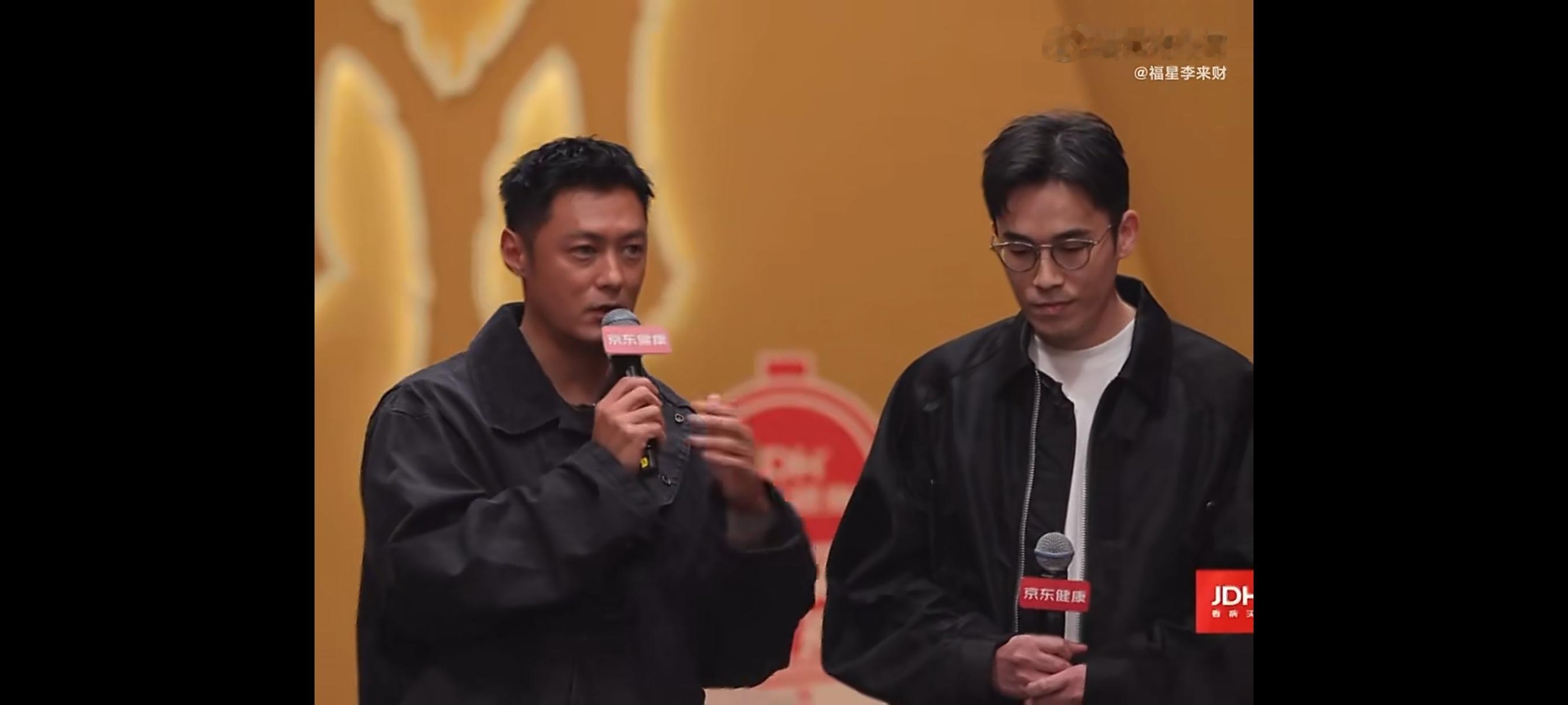 余文乐回应咋黑成这样披哥直播，余文乐被弹幕刷屏“咋黑成这样了”，本尊淡定甩出俩字