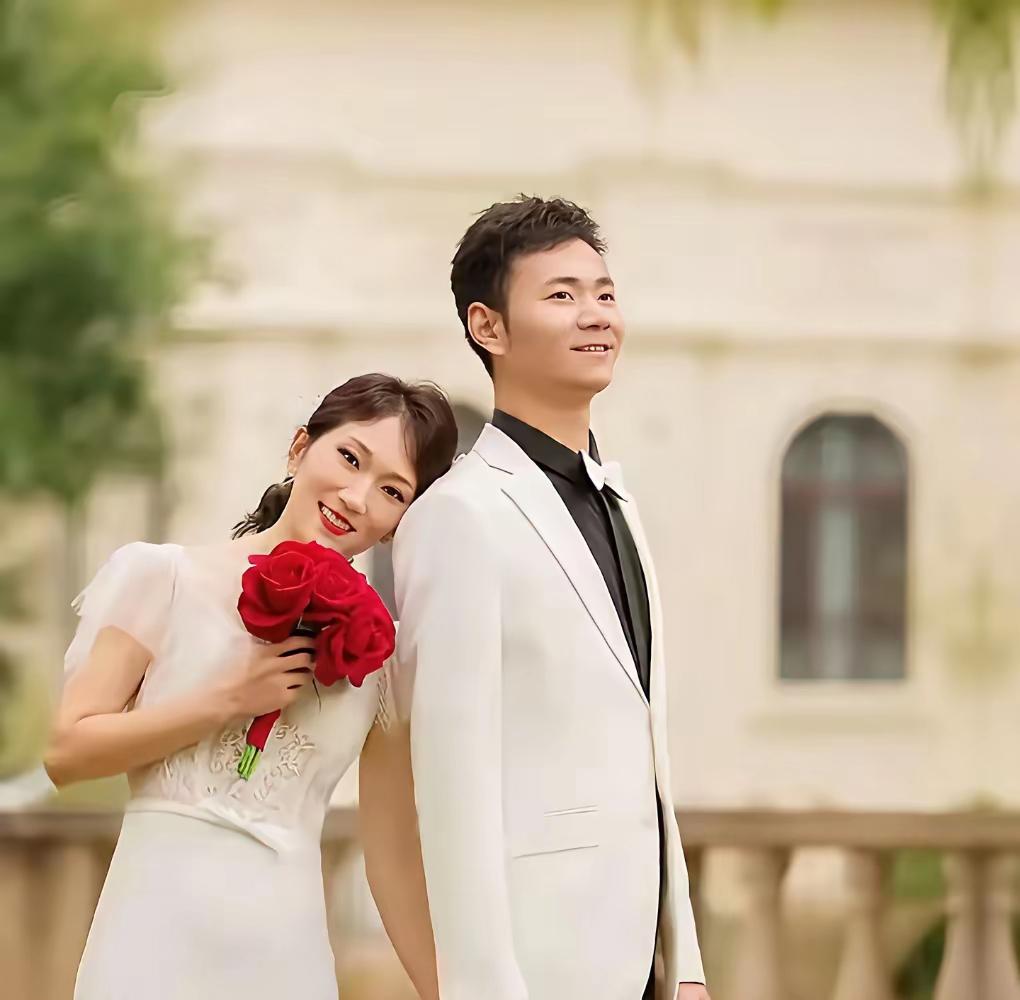 如果林丽不把怀远的事公布到网上
或许他们的婚姻还会有转机
林丽所有的曝光
堵上了