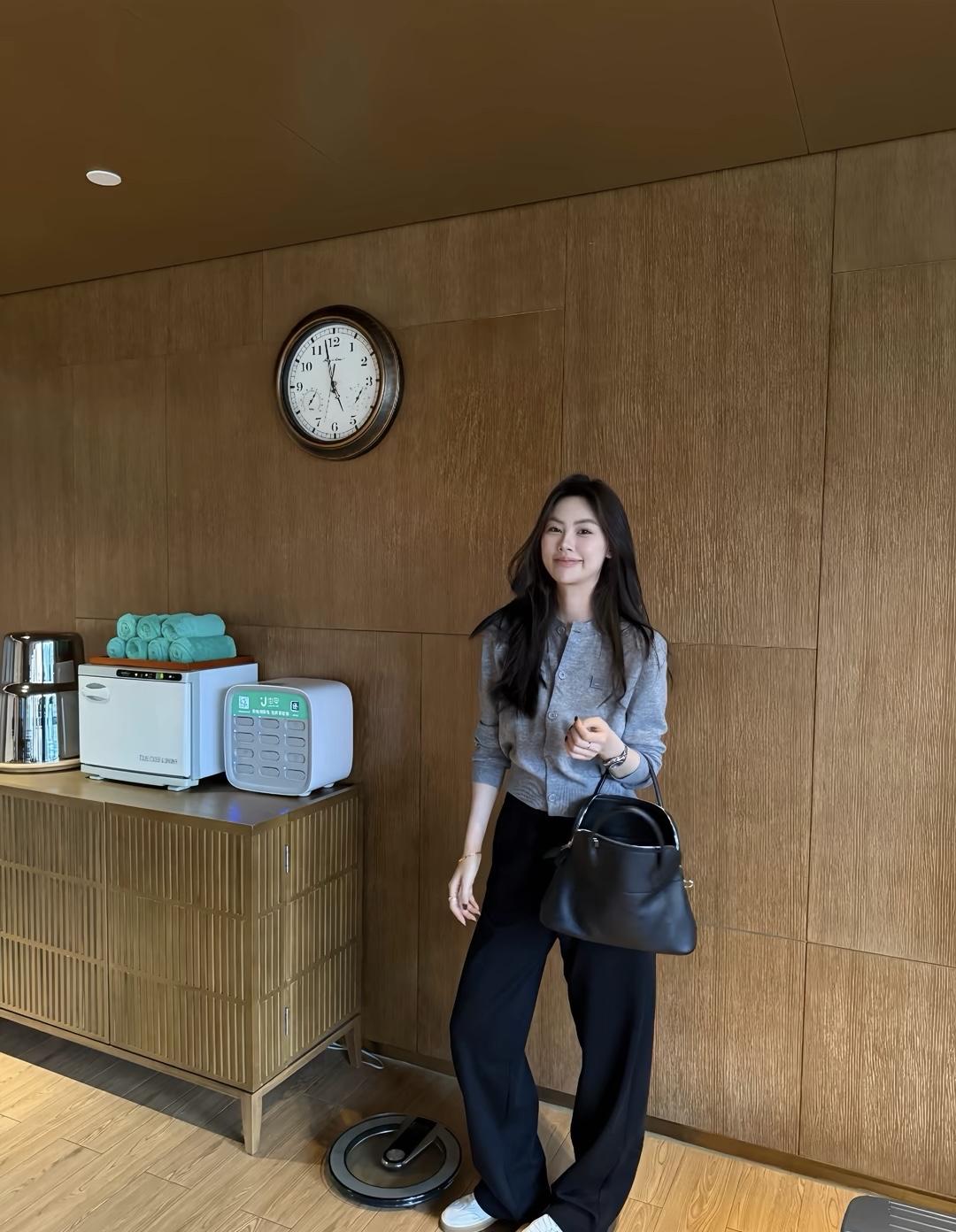 什么样的穿搭可以成为气质女神?冬天不仅仅需要保暖  当然也需要时尚   气质穿搭