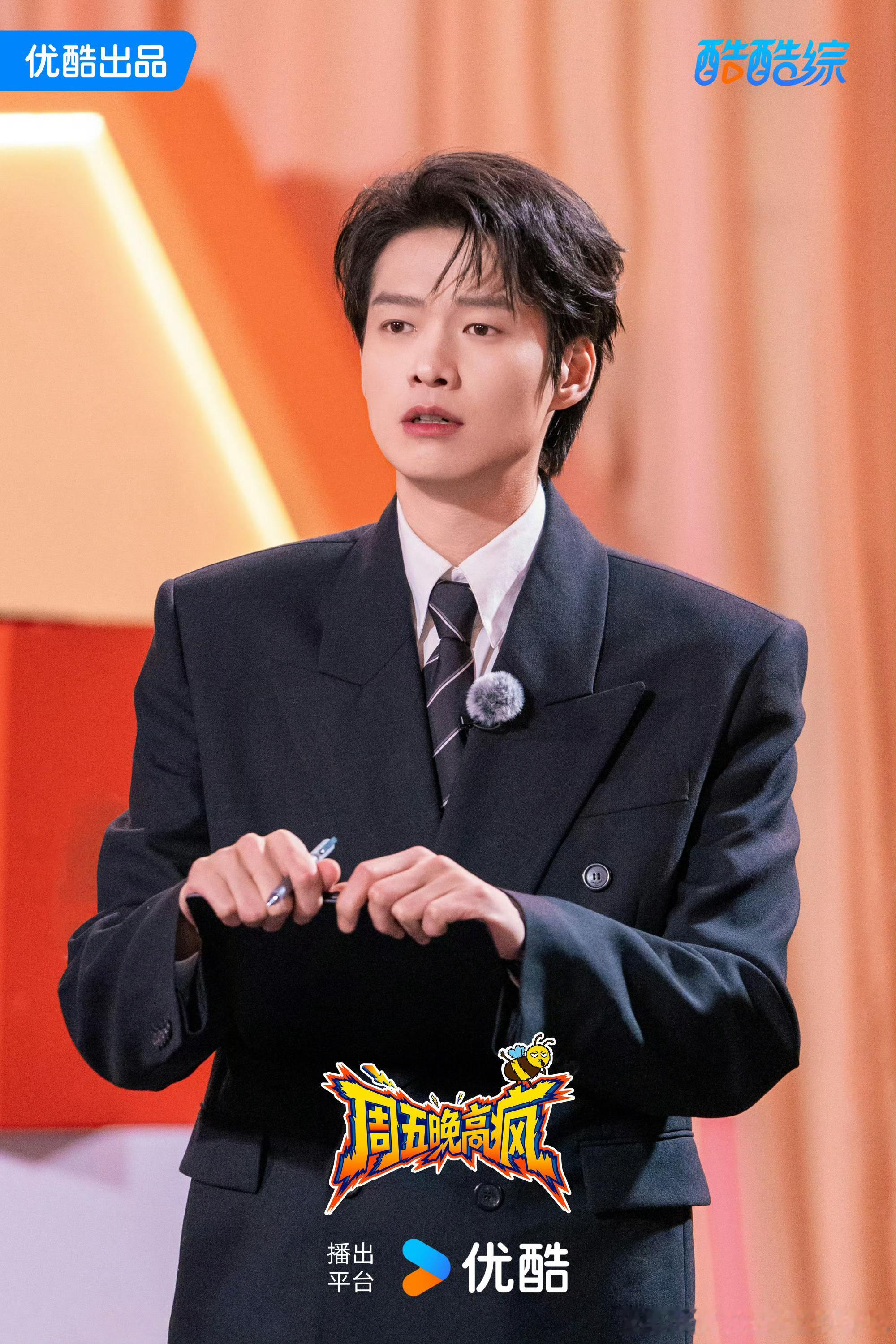 就这么被魏大勋硬控住了 彻底沦陷在魏大勋的神颜里，谁懂刷到高清图的瞬间，手指就自