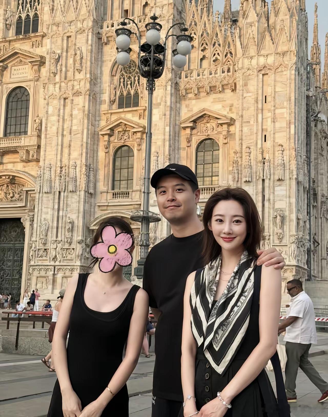 李纯、马頔夫妻是逃不过网友这波质疑了，最近他们夫妻俩国外被偶遇，大家的关注点竟然