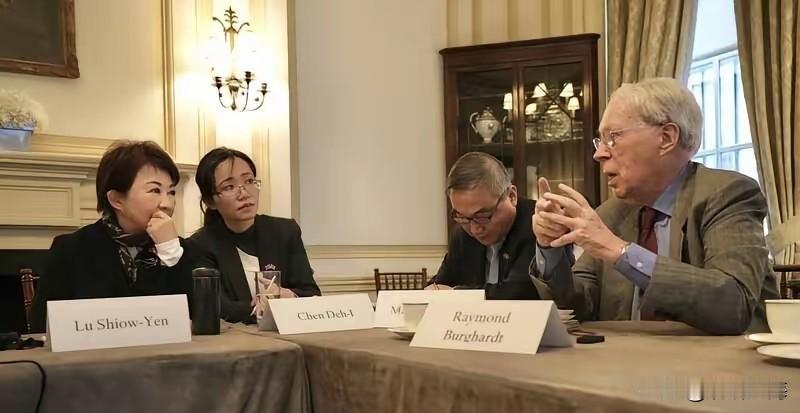 卢秀燕说:和平建立在实力之上。这话是她在美国说出来，听着挺硬气，可细一品，心里真