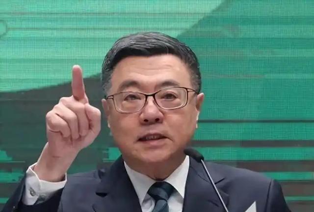 炸锅了！卓荣泰10月5日口出狂言，不仅抛出“两国论”论调，还声称“云林舰”1日用