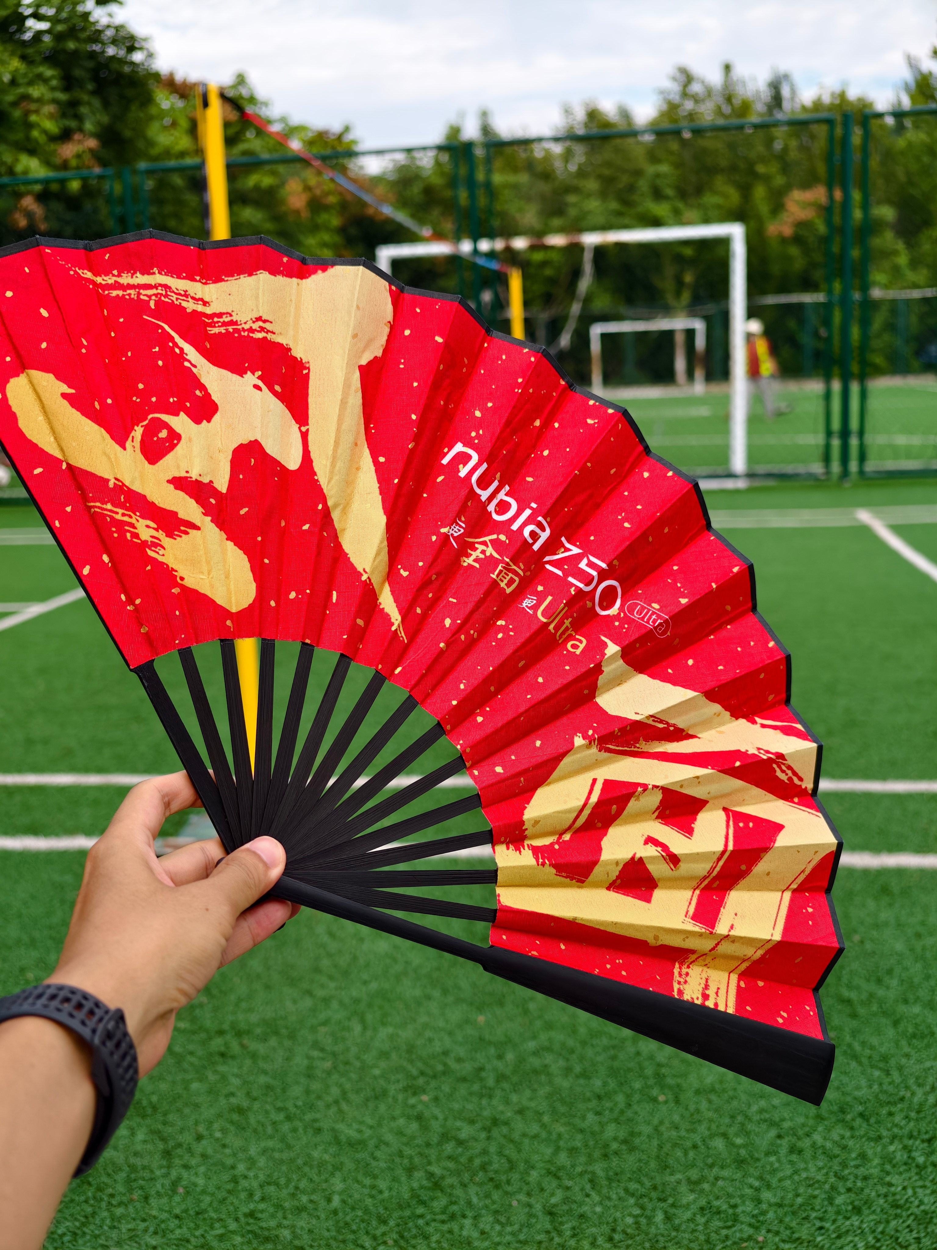 非常实用的邀请函小礼物，这个夏天全靠他了。建议努比亚下次寄邀请函的时候也能带一台