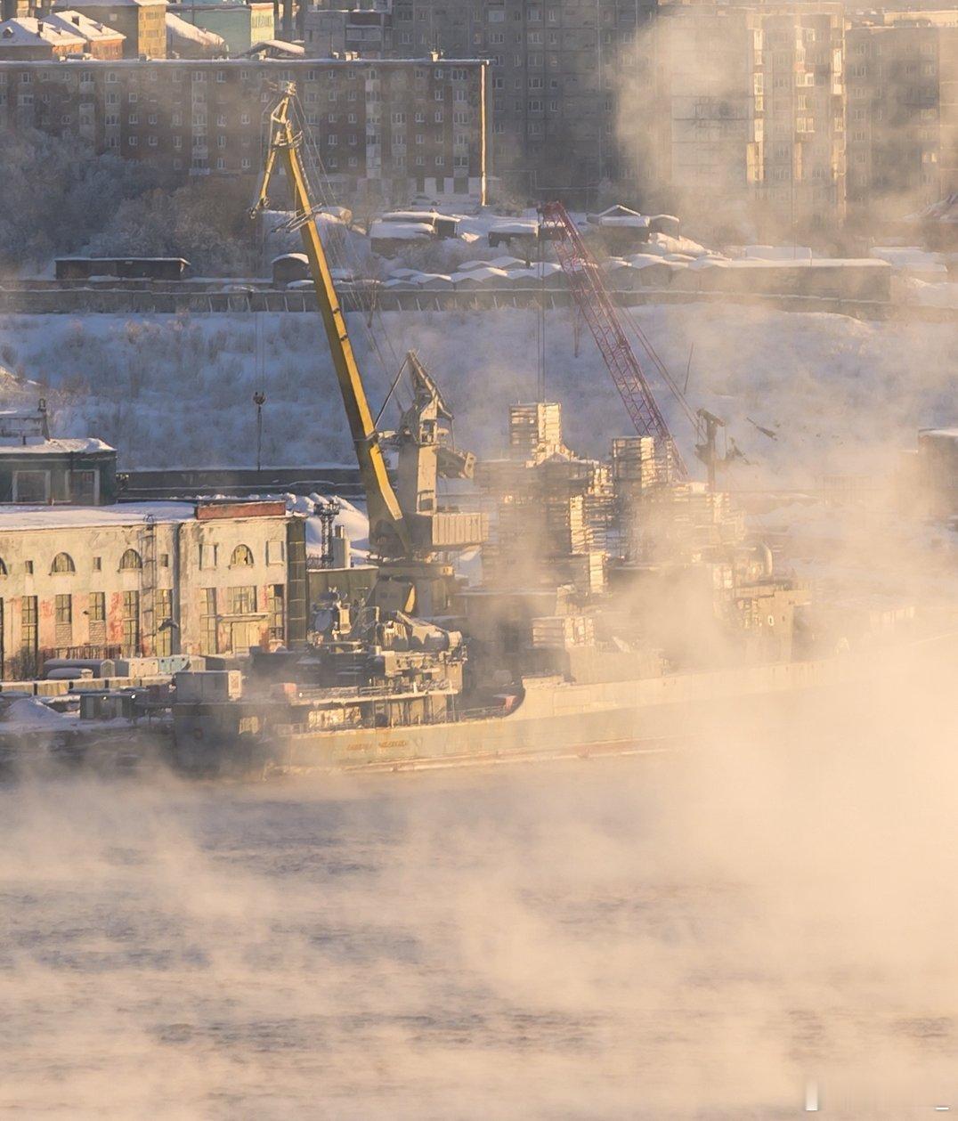 “恰巴年科海军上将”号大型反潜舰新图，图一去年12月，图二本月。1155.1型独