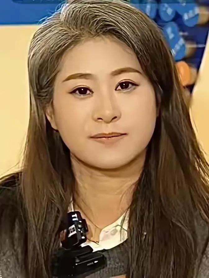 被丈夫和闺蜜双重背叛的“场子姐”一夜白头，这下彻底赢了。第三者返还4万元，丈夫因