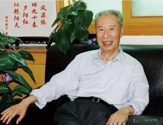 李振华：治胃痛，用“六君子汤”扶中，勿忘加调肝之药[赞]导读：治脾胃勿忘肝胆，是