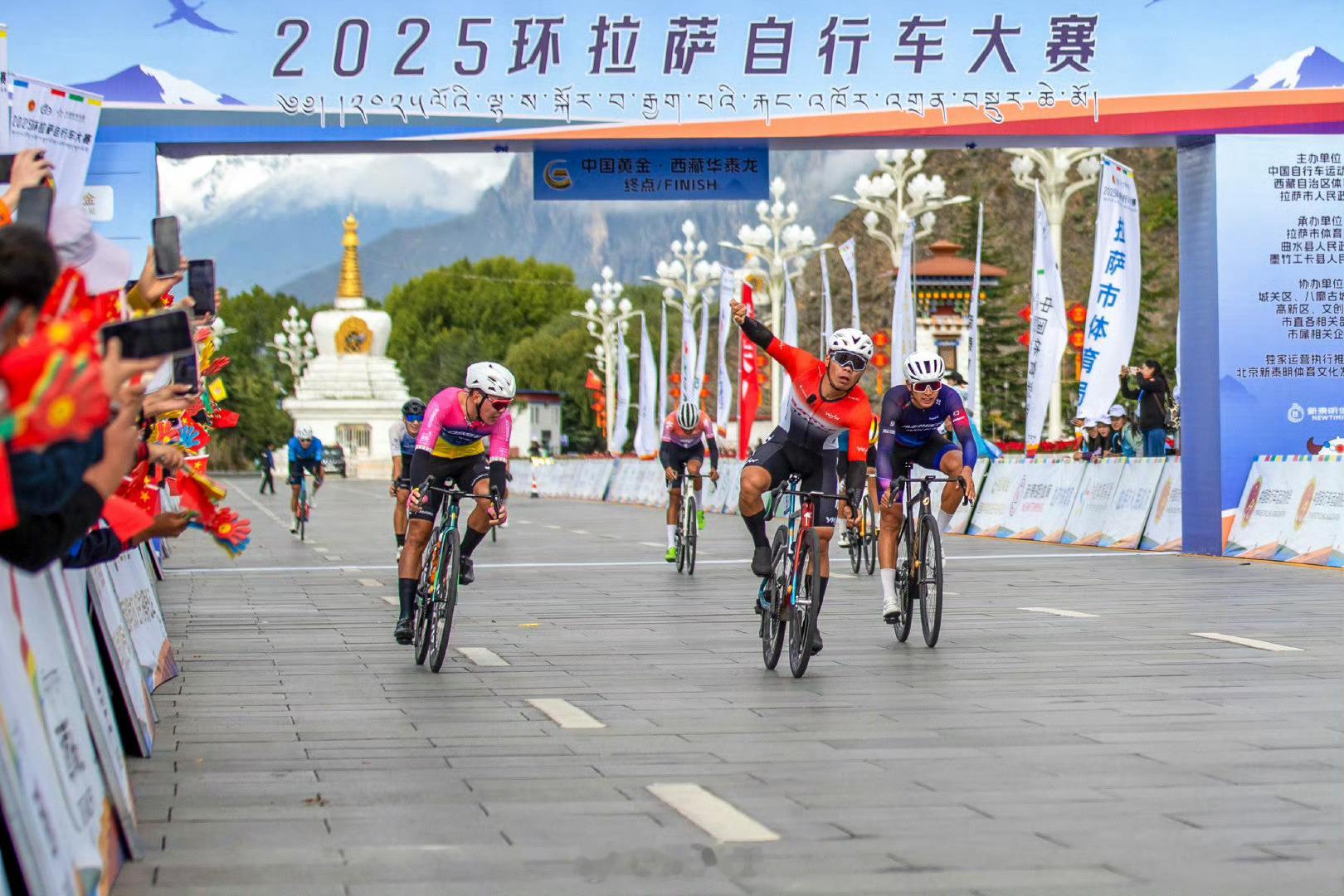 西藏最高水平的赛事  2025年环拉萨自行车赛，应该是对心肺要求很高了，很有挑战