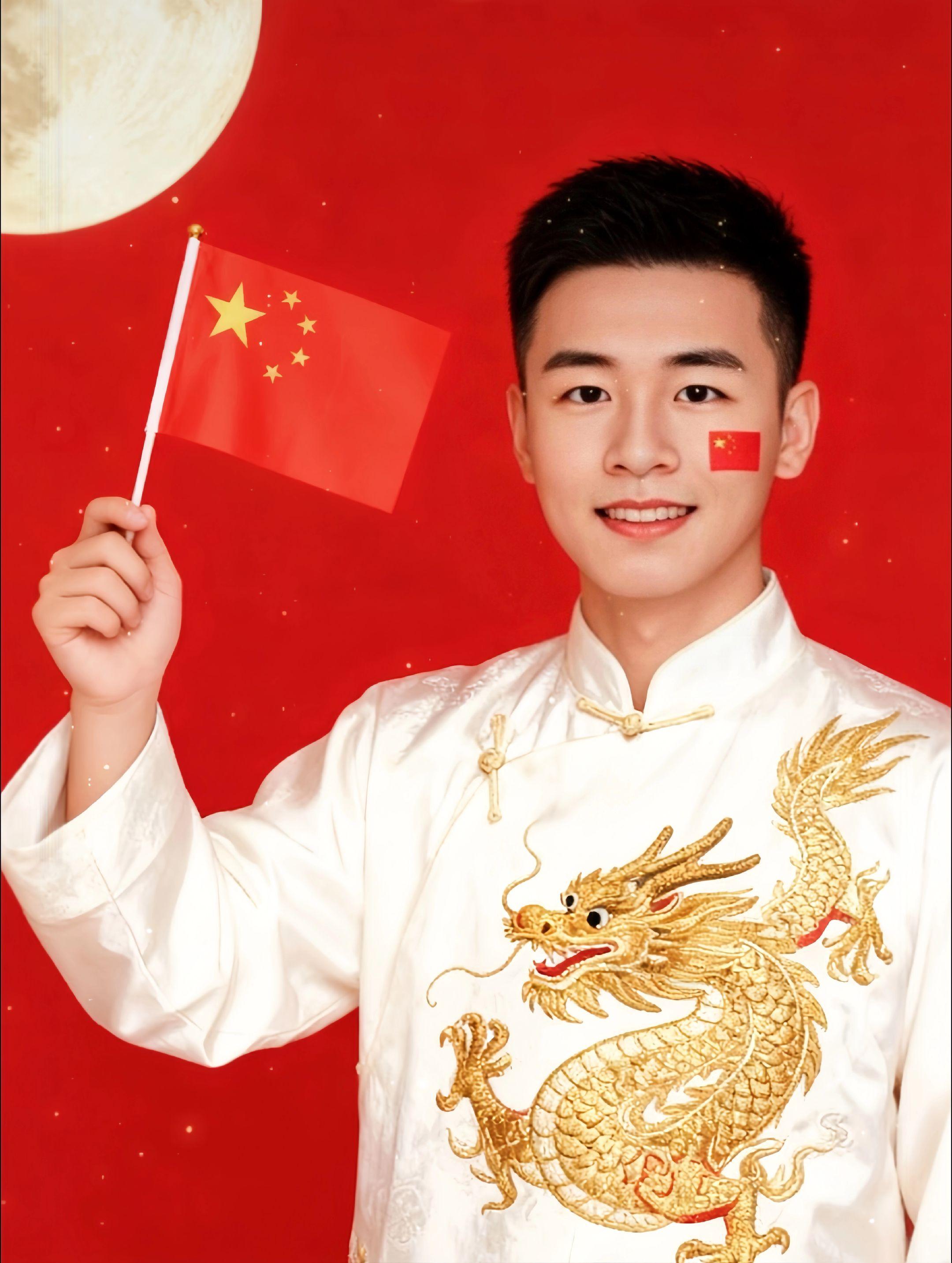 五星红旗迎风展，国庆欢歌遍神州！